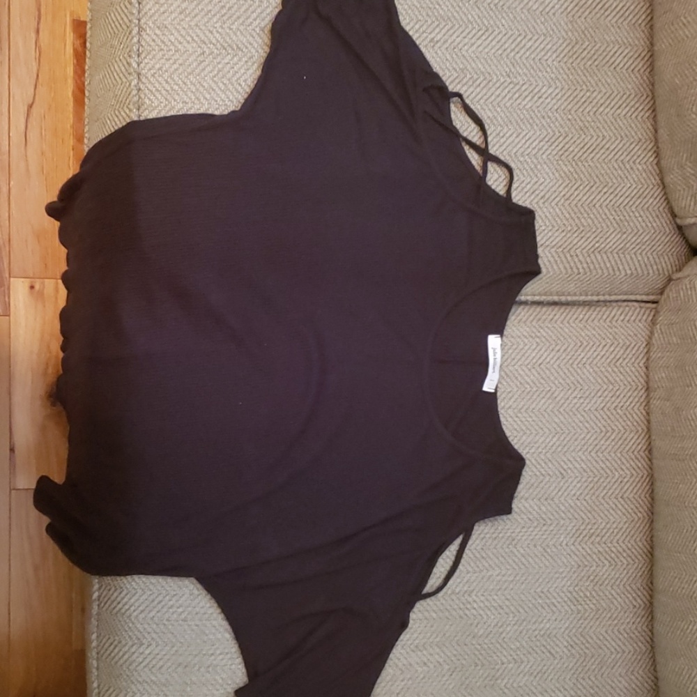 Black tee with open shoulder sleeves